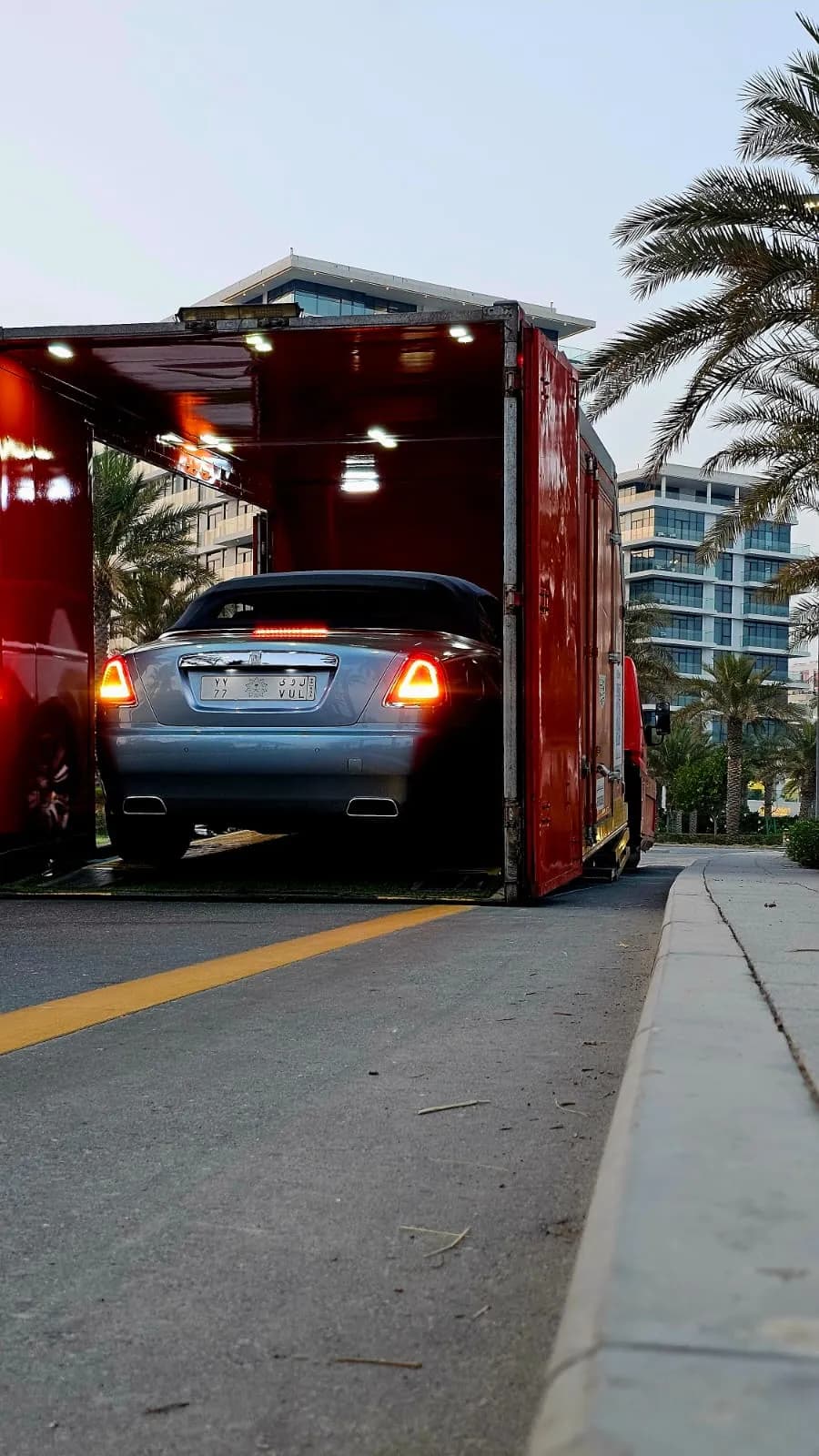نقل السيارات من جدة إلى الرياض - سطحات جدة اللوجستية سطحة نقل سيارات من جدة إلى الرياض - خدمة آمنة وسريعة مع سطحات البدر اللوجستية