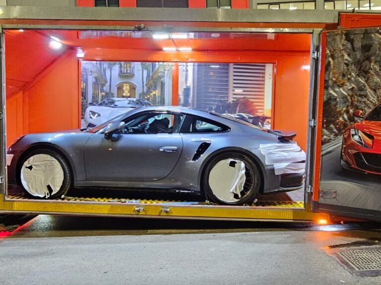 سطحه مغلقه لنقل السيارت جدة